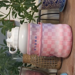 HyrdoJug with sleeve and straw